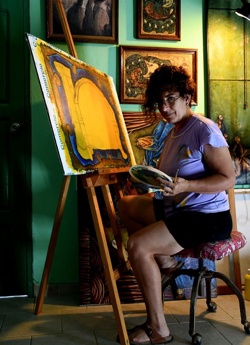 Niurys Rivera en su estudio taller 20